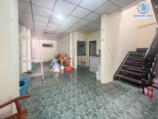 *****ทาวน์เฮ้าส์มือสองย่านนนทบุรี ม.ลภาวัน8 ราชพฤกษ์-ชัยพฤกษ์ เนื้อที่กว้างขวางถึง 24 ตร.ว. ฟังก์ชัน 3 ห้องนอน 2 ห้องน้ำ 1 ที่จอดรถ บนทำเลศักยภาพ เชื่อมต่อถ.บางกรวย-กรุงเทพ เพียง 20 นาทีก็ถึงรถไฟฟ้าสายสีม่วง "สถานีบางพลู" ใกล้ทางด่วน "บางโคล่-แจ้งวัฒนะ"